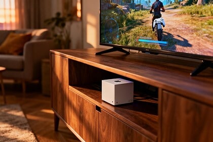 Petite console cubique blanche posée sous un téléviseur qui affiche un jeu, dans un salon