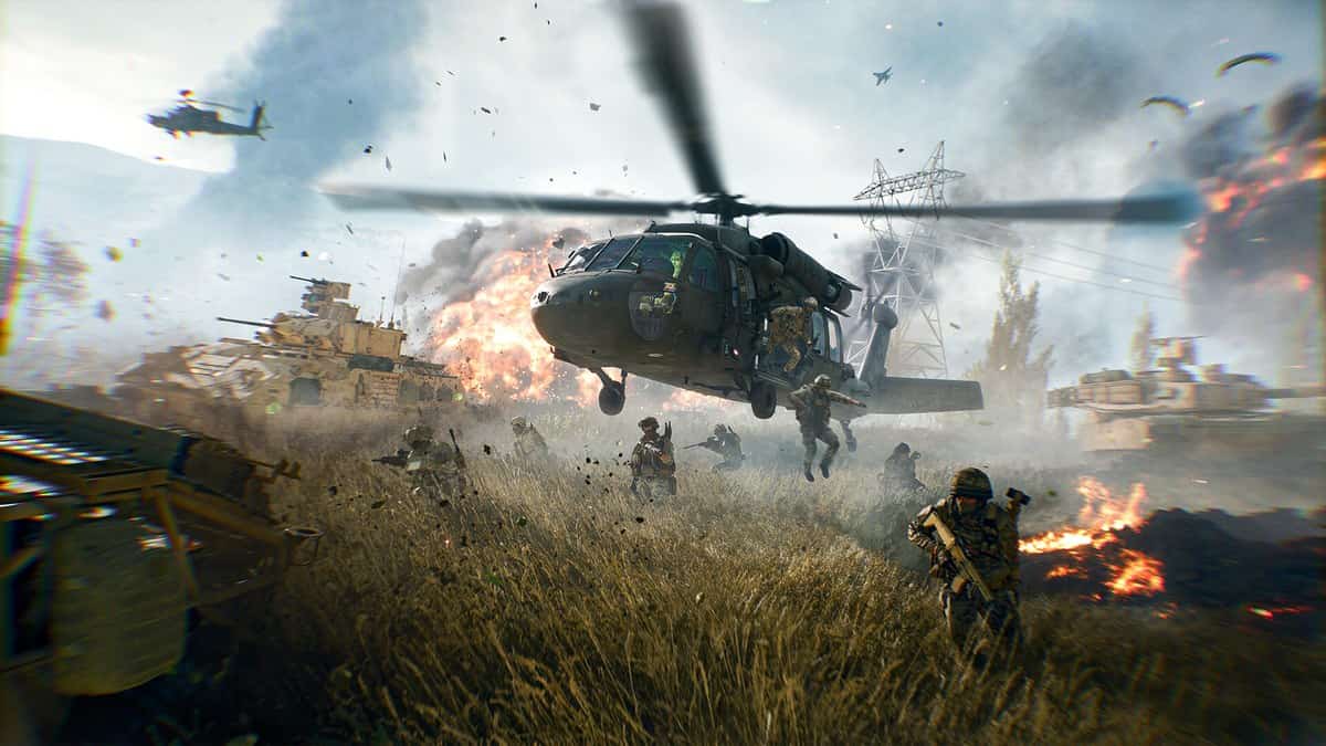 Hélicoptère débarquant des soldats au milieu des hautes herbes, chars et explosions au loin