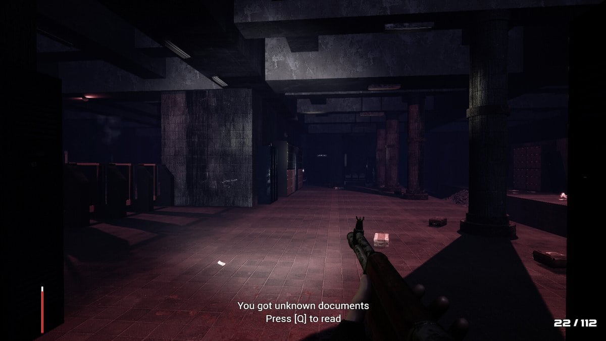 Capture de Radiant Exodus : vue à la première personne d'un fusil d'assaut dans une station souterraine sombre