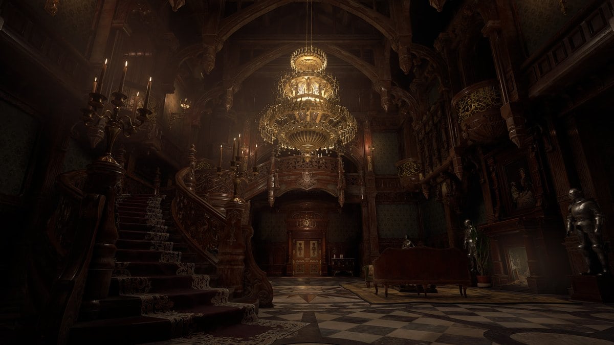 Grand hall d'un château gothique éclairé par un lustre doré, avec escalier de bois sculpté et armures
