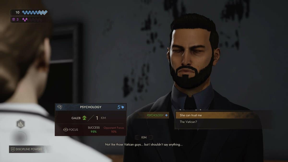 Galeb, vampire barbu en costume noir, face à son interlocutrice lors d'un test de compétence Psychologie affichant 95 % de réussite